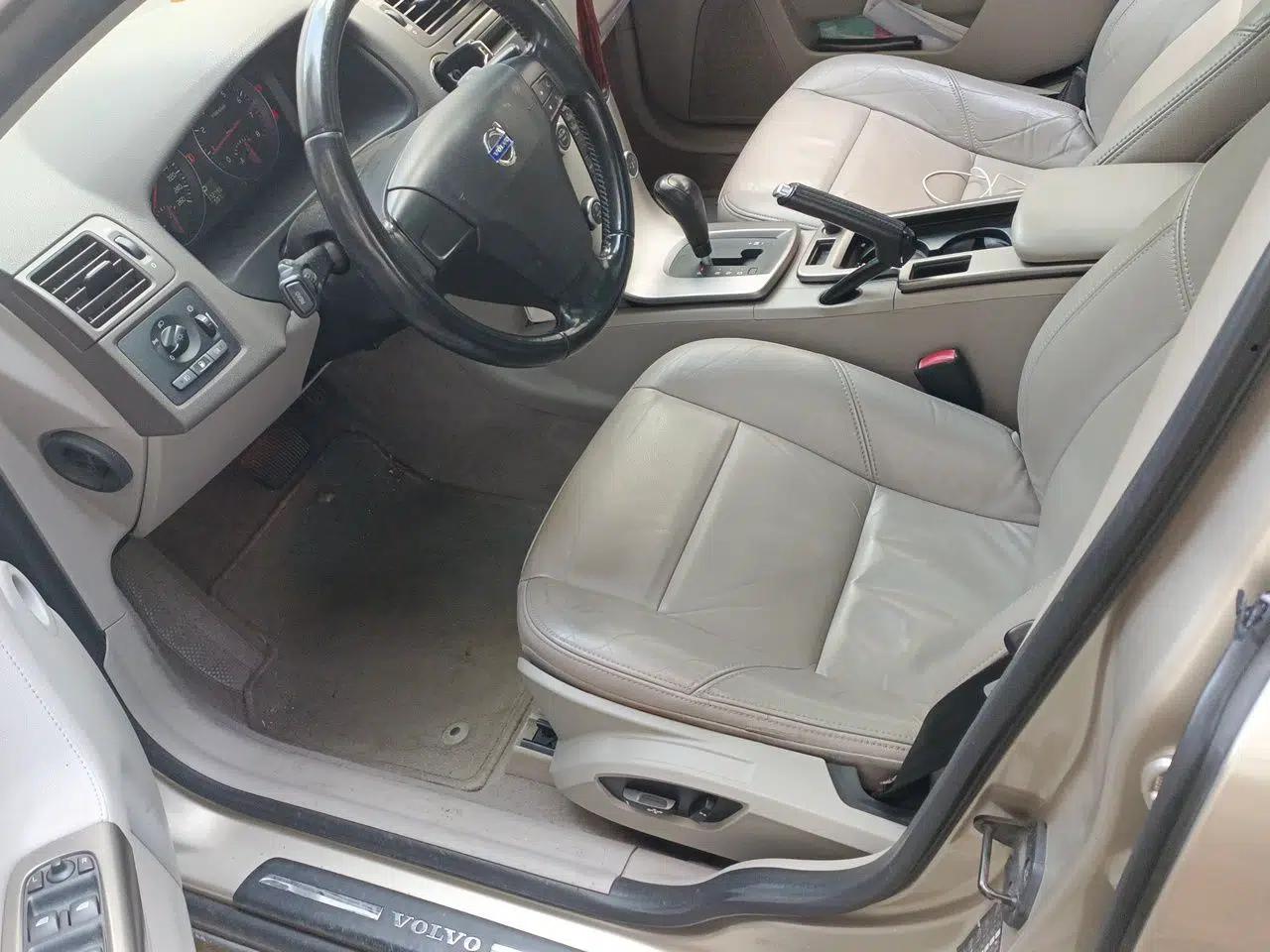 Volvo S40 2011 2.0L Automatic ZhiShang Edition — миниатюра 16