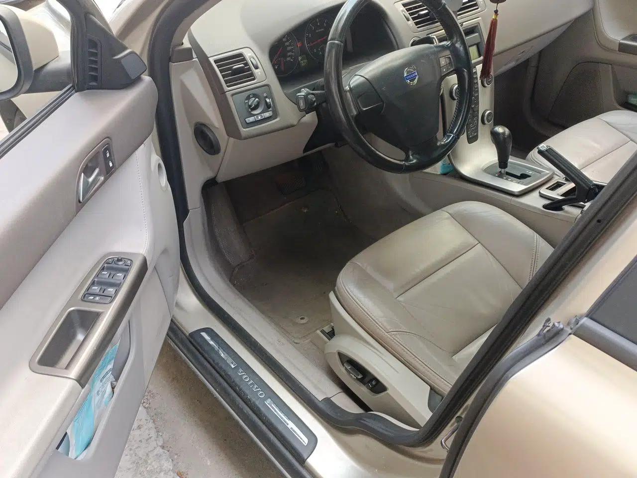 Volvo S40 2011 2.0L Automatic ZhiShang Edition — миниатюра 17