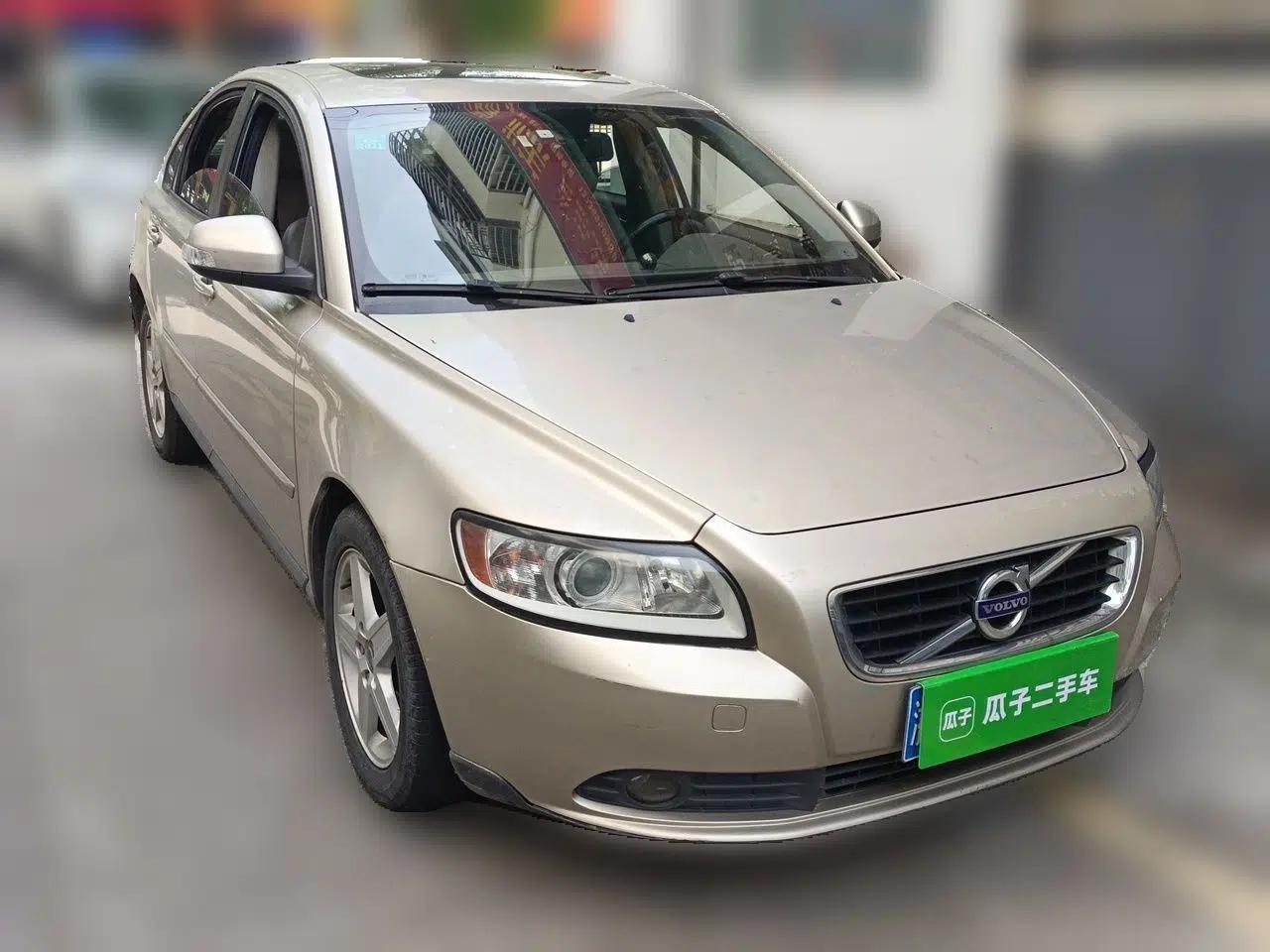 Volvo S40 2011 2.0L Automatic ZhiShang Edition — миниатюра 3