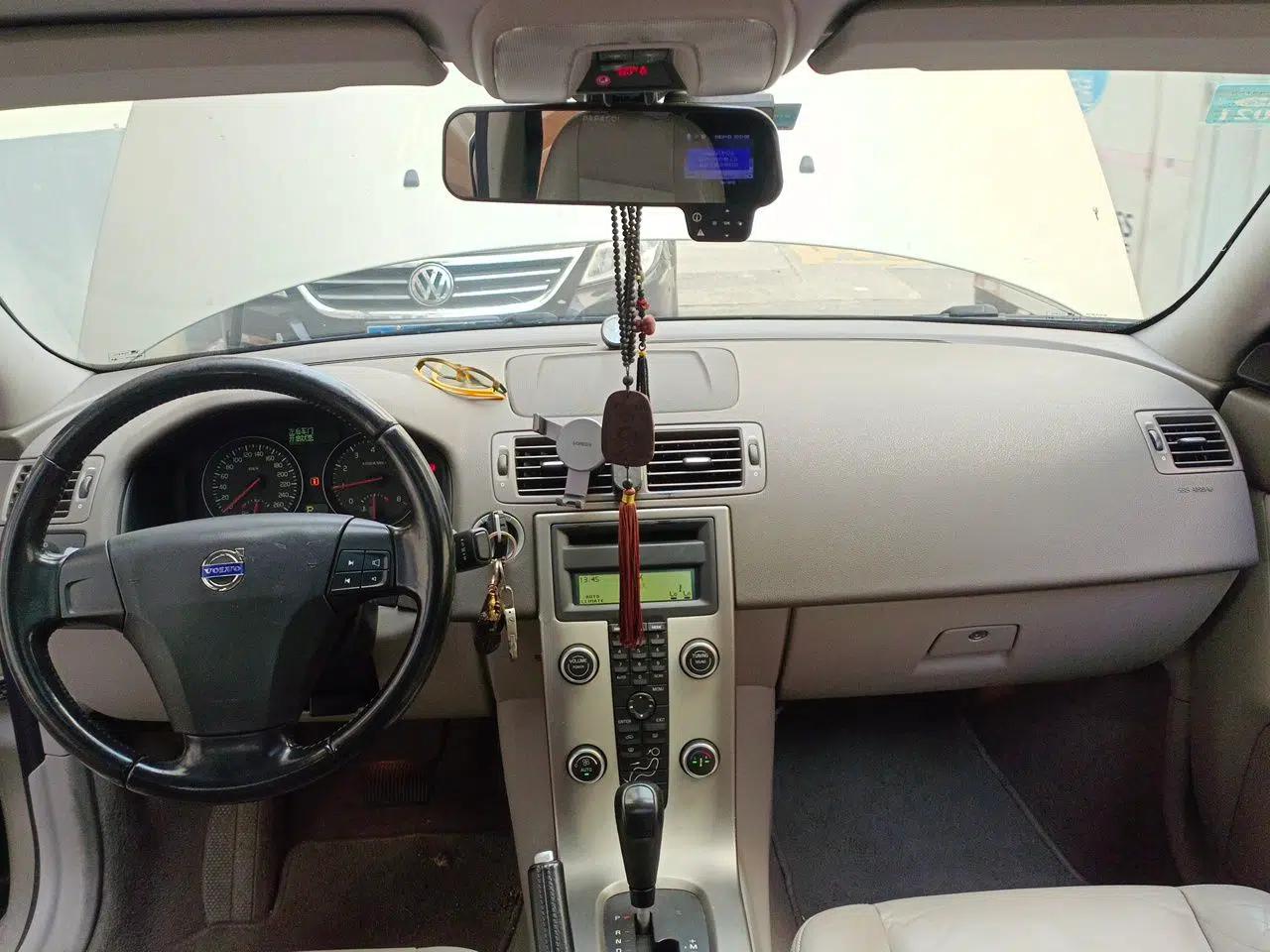 Volvo S40 2011 2.0L Automatic ZhiShang Edition — миниатюра 10