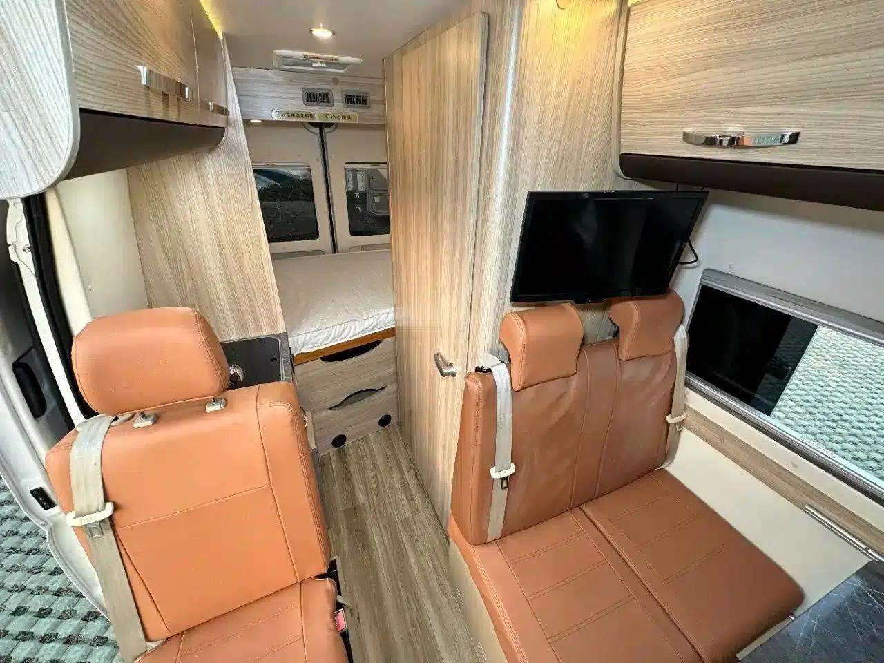 SAIC MAXUS V80 RV, 2019 model, B-type RV, long wheelbase. — миниатюра 6