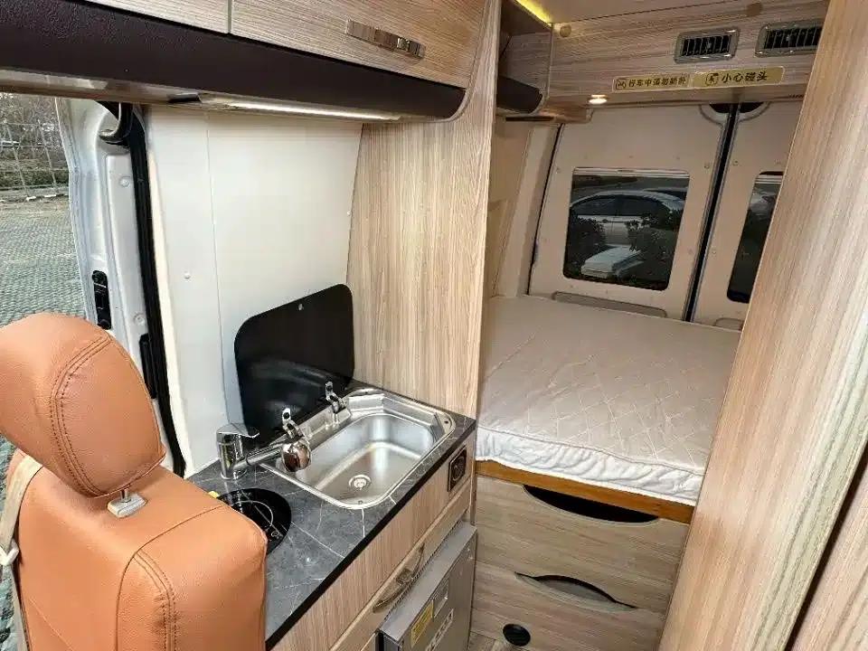 SAIC MAXUS V80 RV, 2019 model, B-type RV, long wheelbase. — миниатюра 7