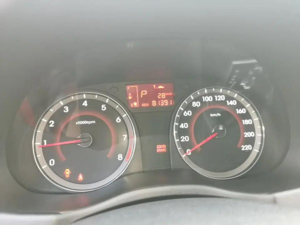 Hyundai Verna Ray 2016 1.4L Automatic Leading-Edge GLX — миниатюра 15