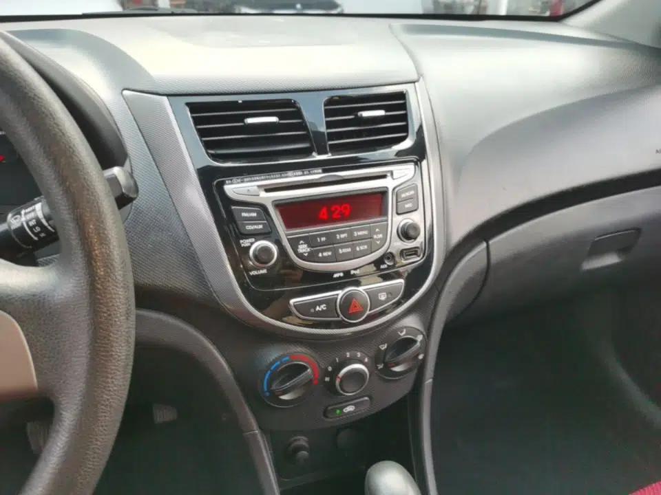 Hyundai Verna Ray 2016 1.4L Automatic Leading-Edge GLX — миниатюра 16