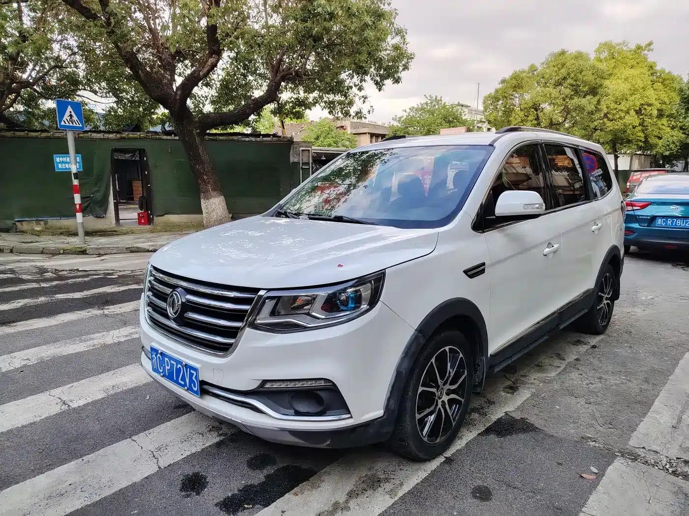 Fengxing SX6 2016 1.6L CVT Luxury Edition — миниатюра 1