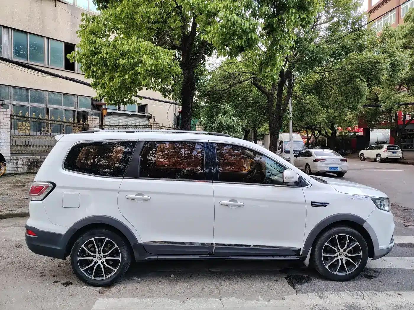 Fengxing SX6 2016 1.6L CVT Luxury Edition — миниатюра 9