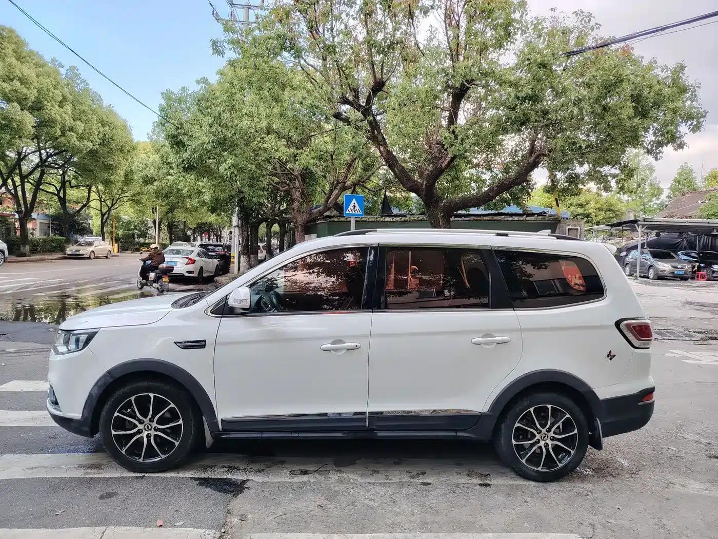 Fengxing SX6 2016 1.6L CVT Luxury Edition — миниатюра 10