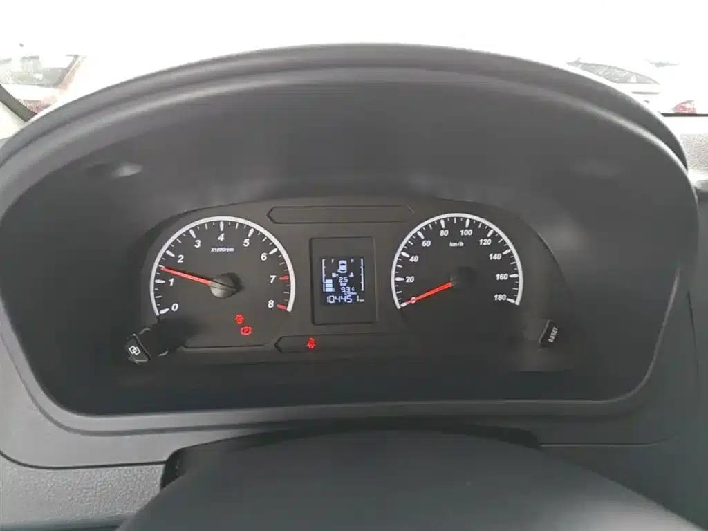 Lingzhi PLUS 2024 1.5T Manual Deluxe 7-Seater — миниатюра 12