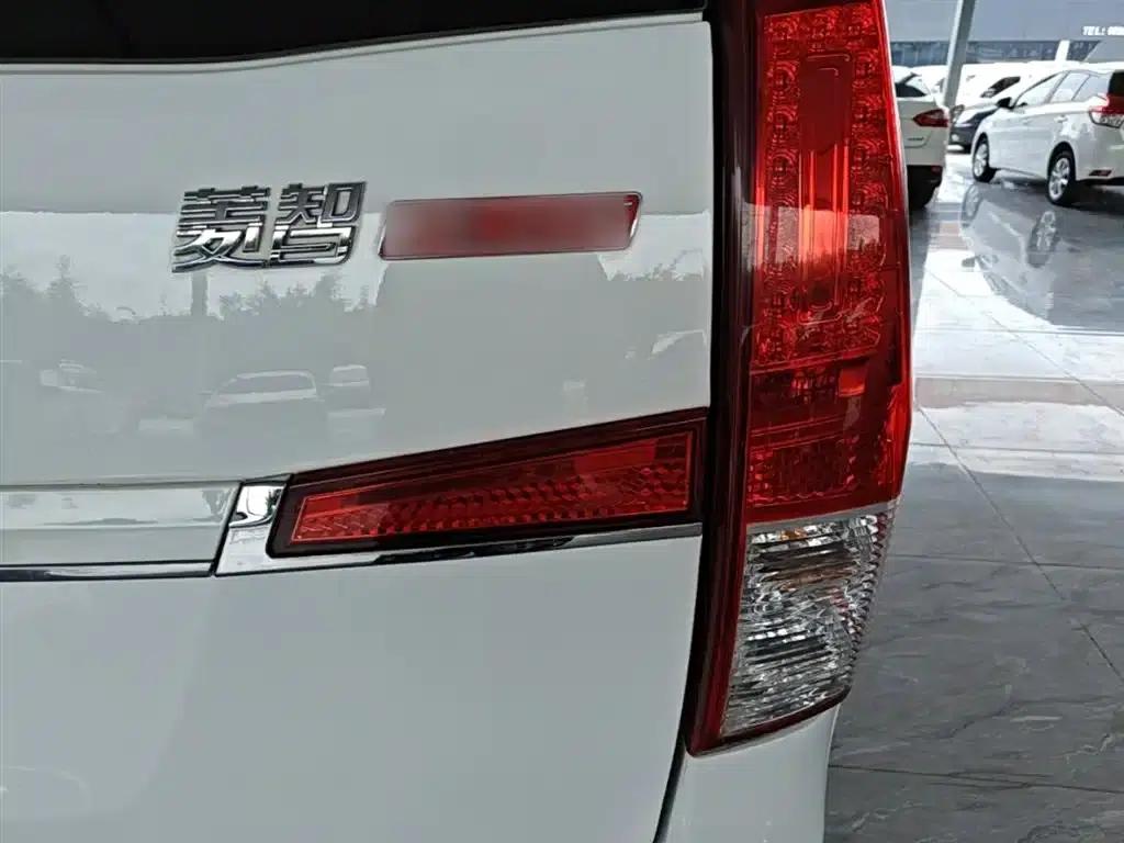 Lingzhi PLUS 2024 1.5T Manual Deluxe 7-Seater — миниатюра 8