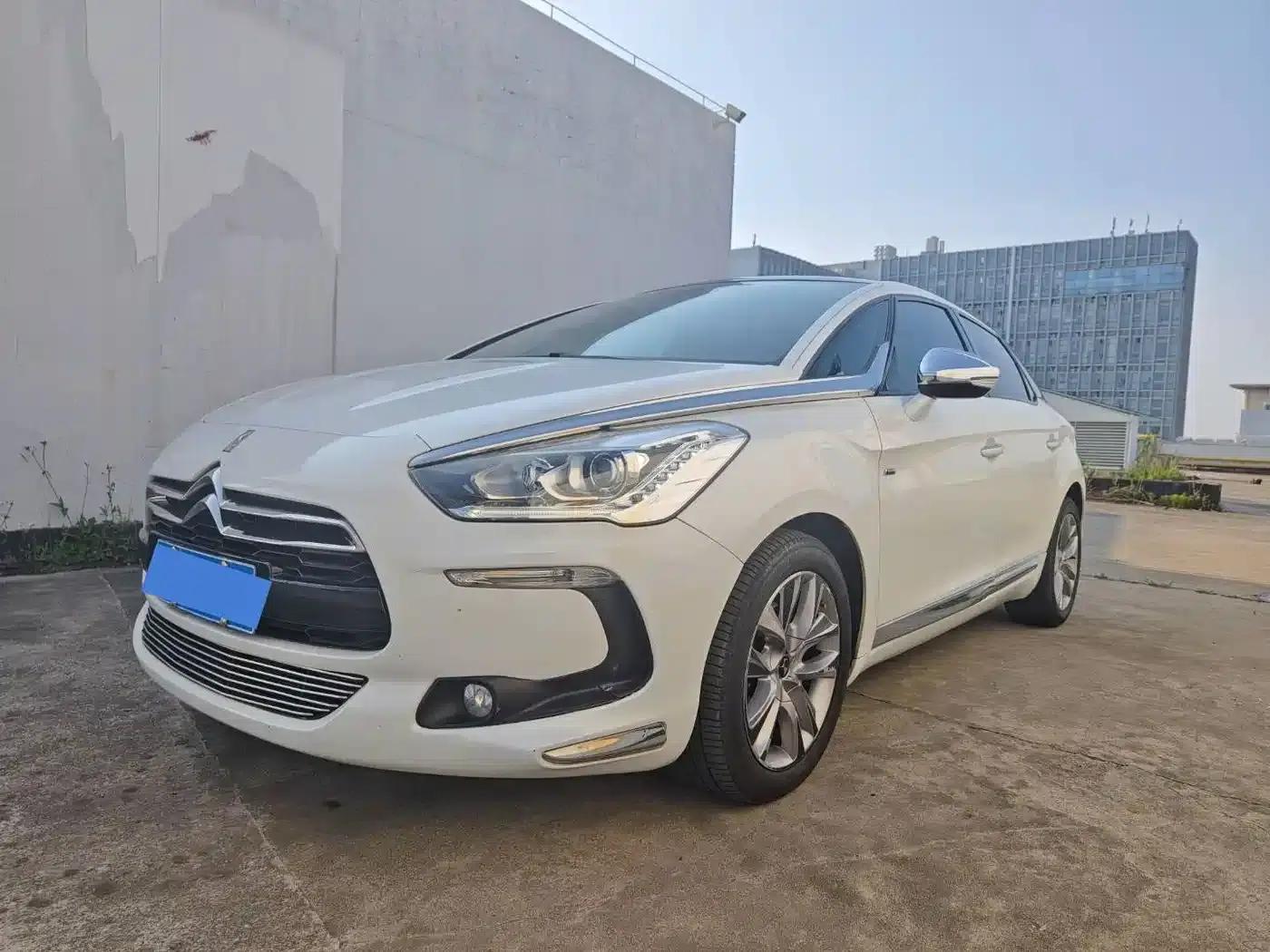 DS 5 2014 1.6T Luxury Edition THP160 — миниатюра 1