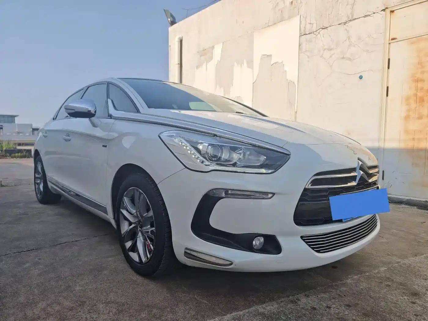 DS 5 2014 1.6T Luxury Edition THP160 — миниатюра 2