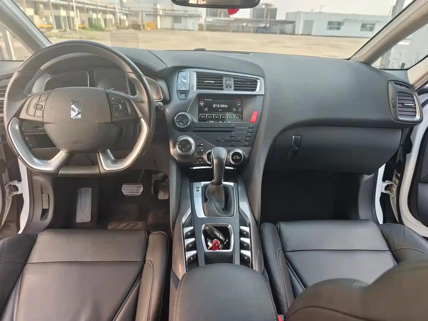 DS 5 2014 1.6T Luxury Edition THP160 — миниатюра 8