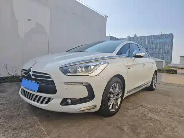 DS 5 2014 1.6T Luxury Edition THP160