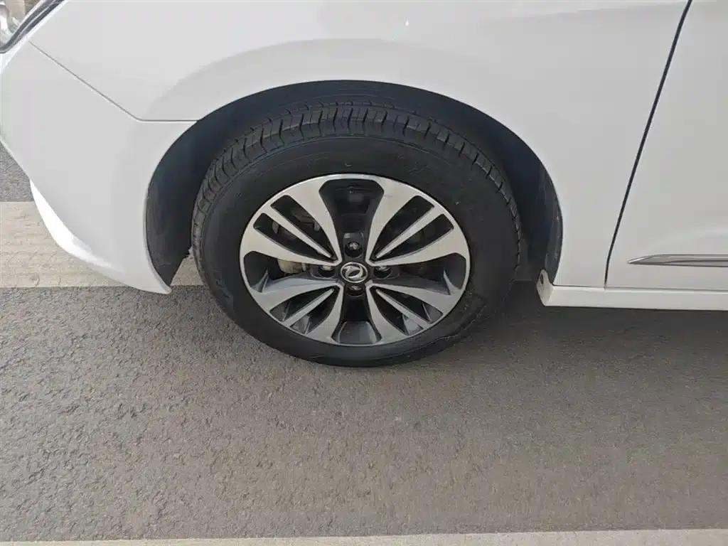 Dongfeng Fengshen A60 2016 Model 1.5L Manual Deluxe Edition — миниатюра 23
