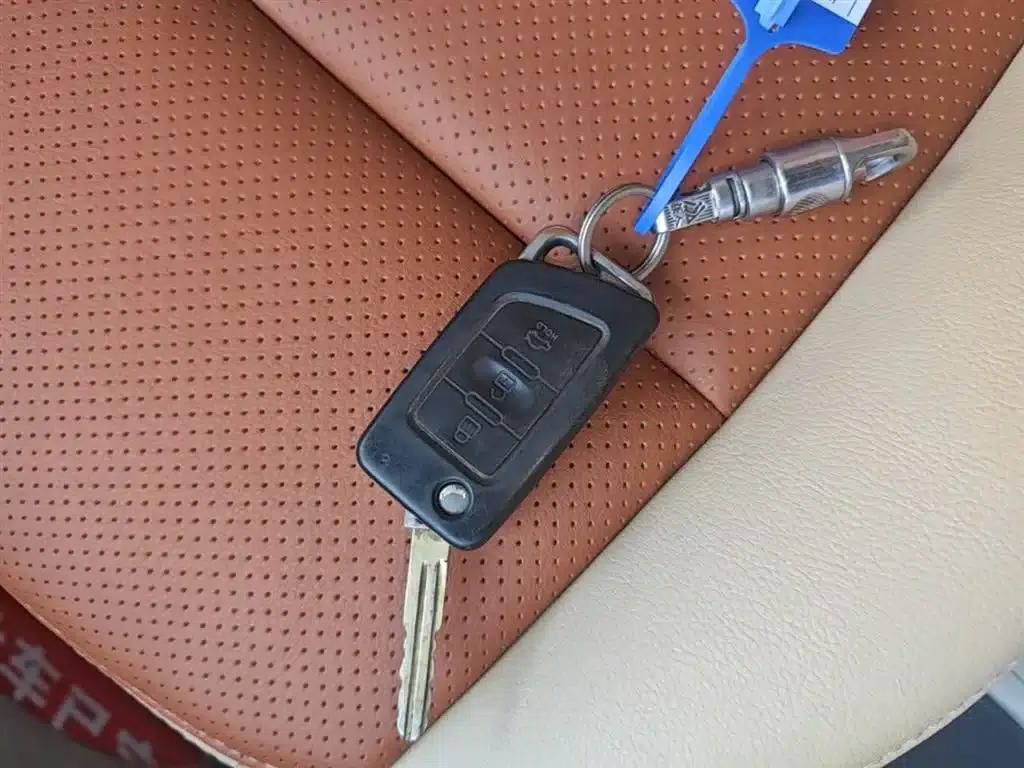 Dongfeng Fengshen A60 2016 Model 1.5L Manual Deluxe Edition — миниатюра 9