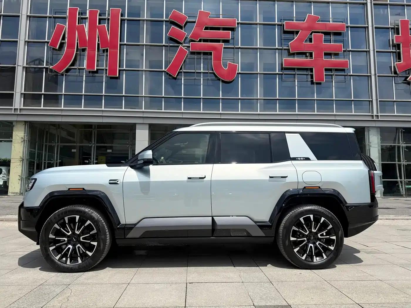 Leopard 8 2025 Smart & Brave Flagship Edition 5-seater — миниатюра 3
