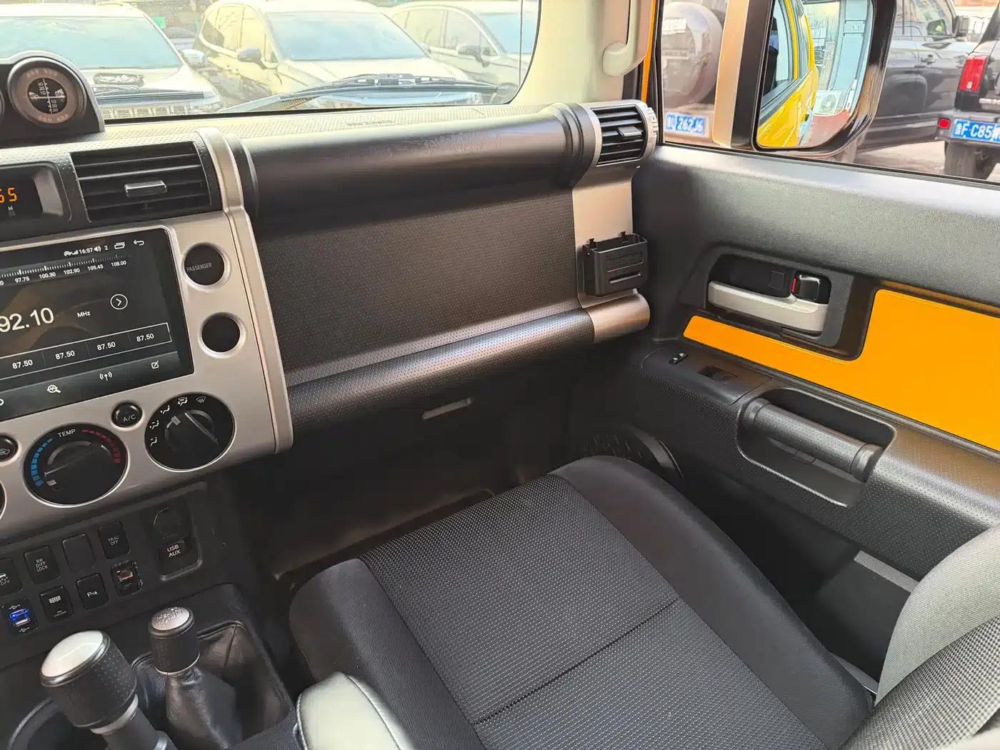 2017 FJ Cruiser 4.0L Automatic — миниатюра 11