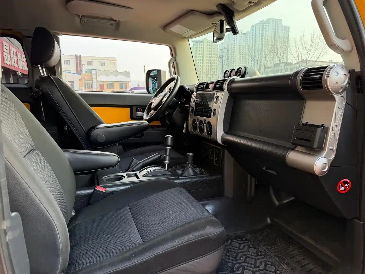 2017 FJ Cruiser 4.0L Automatic — миниатюра 13