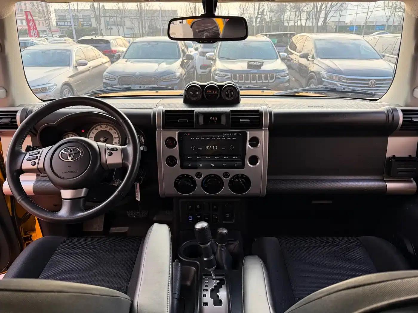 2017 FJ Cruiser 4.0L Automatic — миниатюра 9
