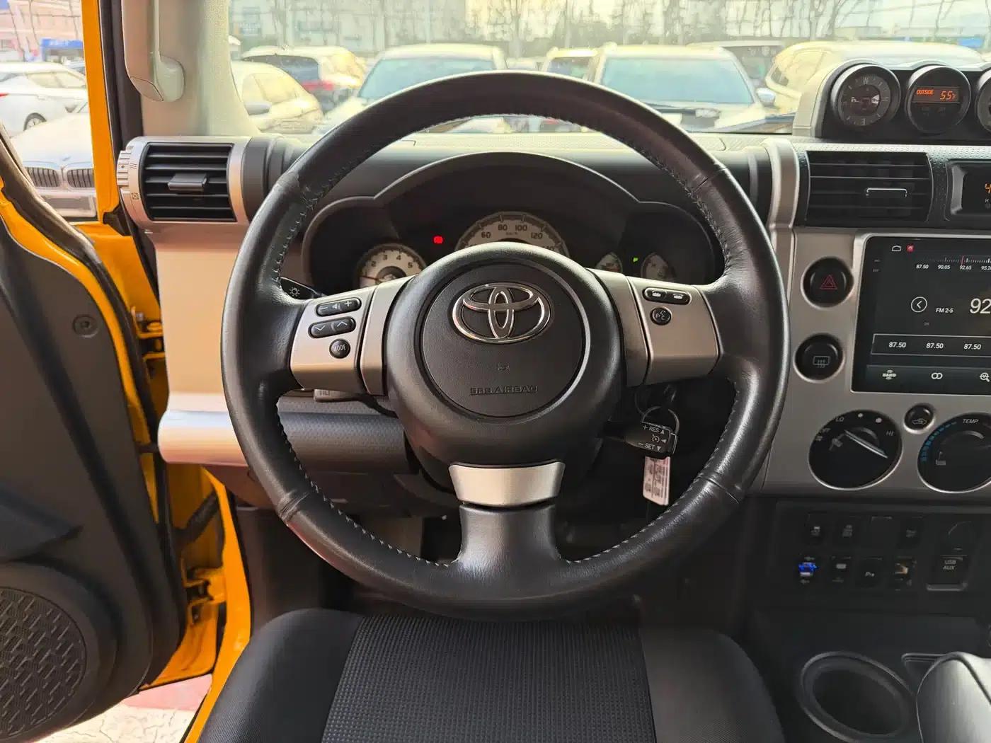 2017 FJ Cruiser 4.0L Automatic — миниатюра 10