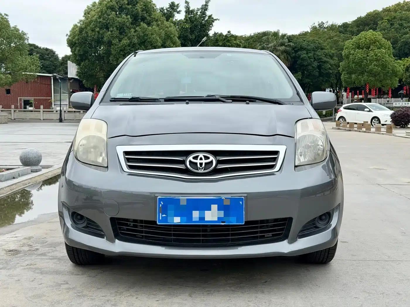2011 Toyota Yaris 1.6E Automatic Dynamic Edition — миниатюра 2