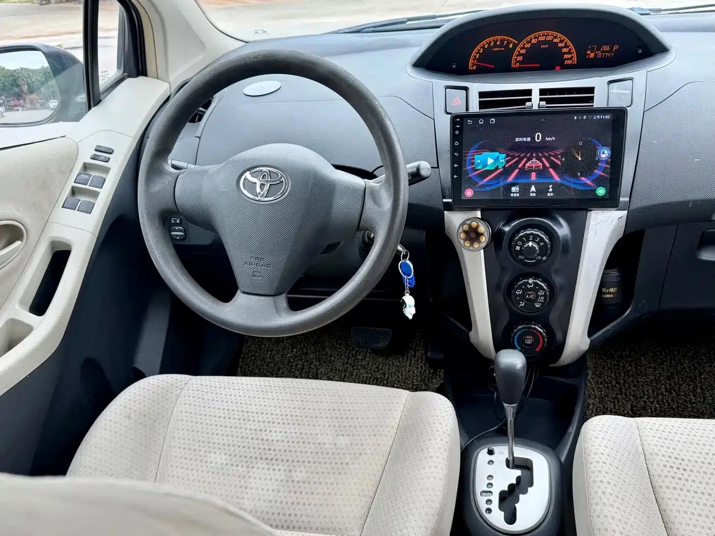 2011 Toyota Yaris 1.6E Automatic Dynamic Edition — миниатюра 11