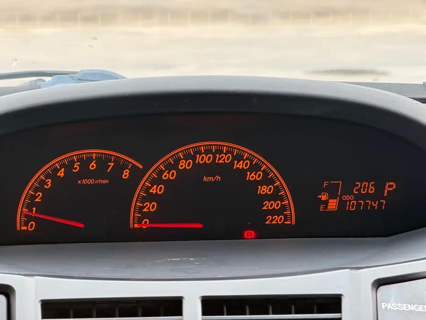 2011 Toyota Yaris 1.6E Automatic Dynamic Edition — миниатюра 12