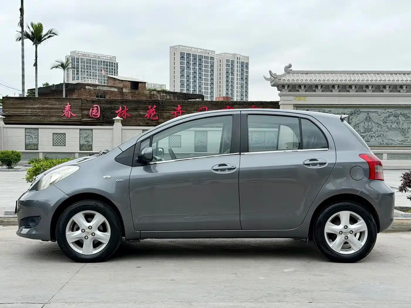 2011 Toyota Yaris 1.6E Automatic Dynamic Edition — миниатюра 5