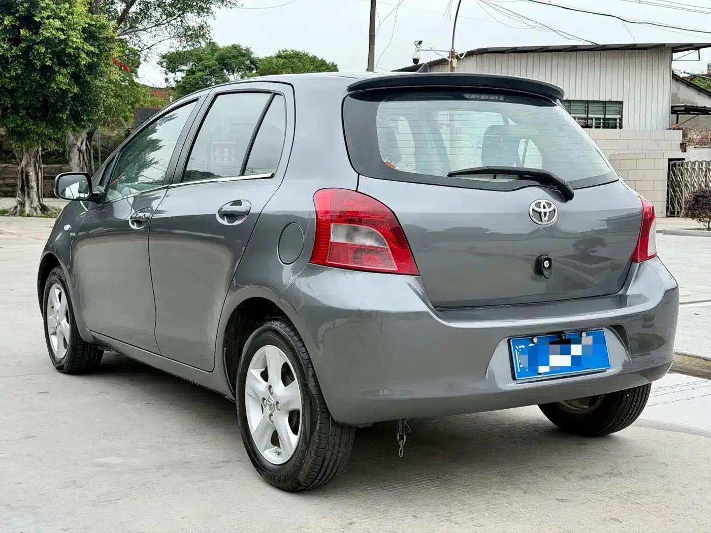 2011 Toyota Yaris 1.6E Automatic Dynamic Edition — миниатюра 6
