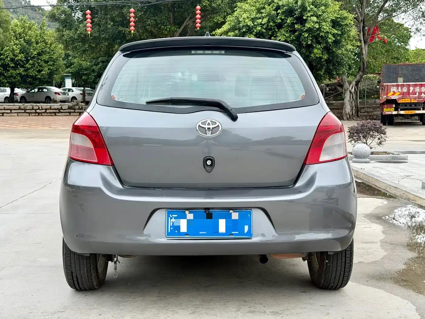 2011 Toyota Yaris 1.6E Automatic Dynamic Edition — миниатюра 7