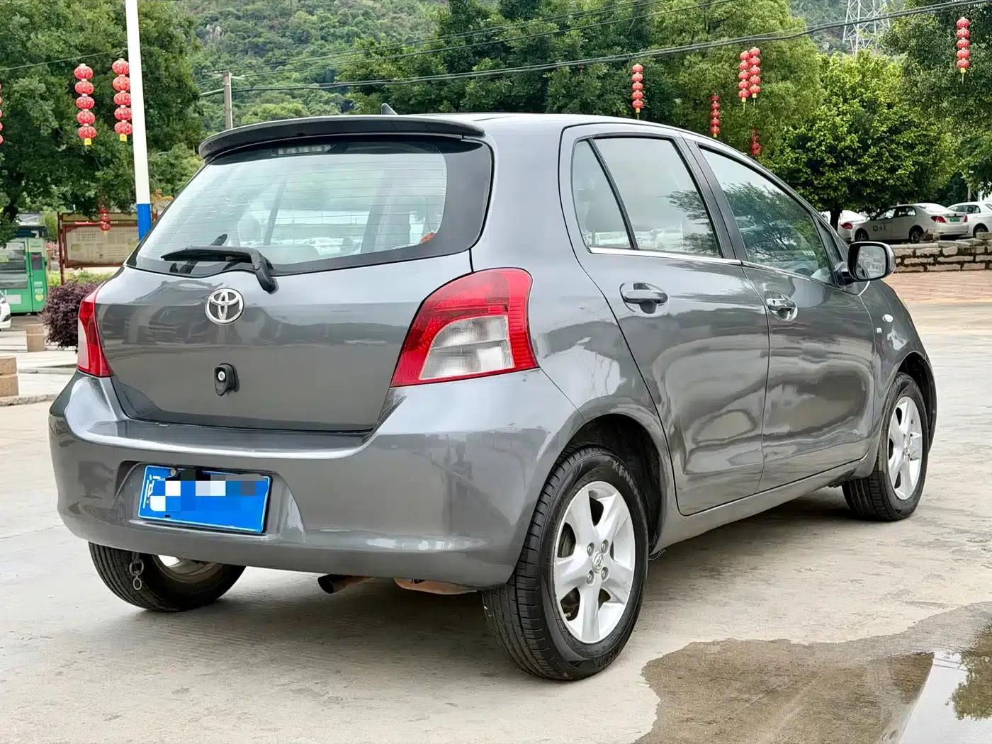 2011 Toyota Yaris 1.6E Automatic Dynamic Edition — миниатюра 8
