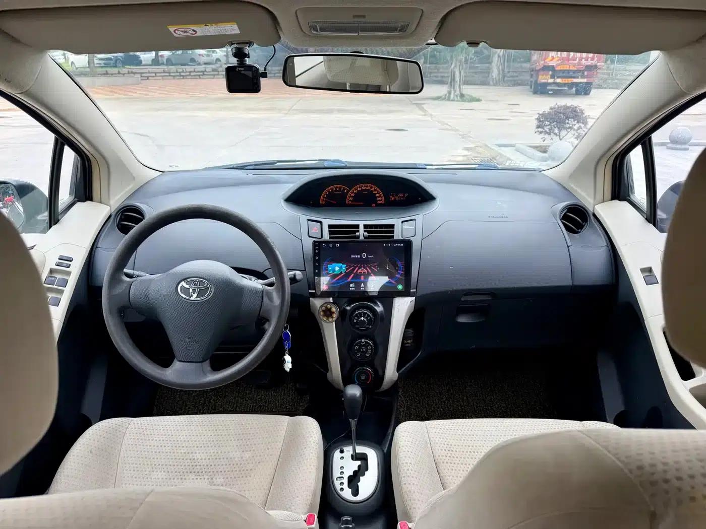 2011 Toyota Yaris 1.6E Automatic Dynamic Edition — миниатюра 10
