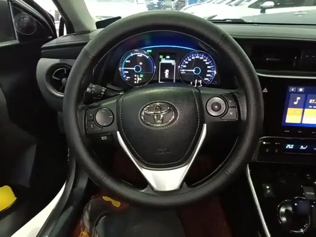 Levin Hybrid E+ 2019 1.8PH GS E-CVT Elite Sunroof Edition — миниатюра 11