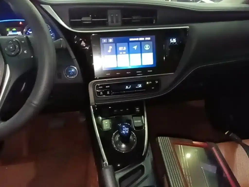 Levin Hybrid E+ 2019 1.8PH GS E-CVT Elite Sunroof Edition — миниатюра 13
