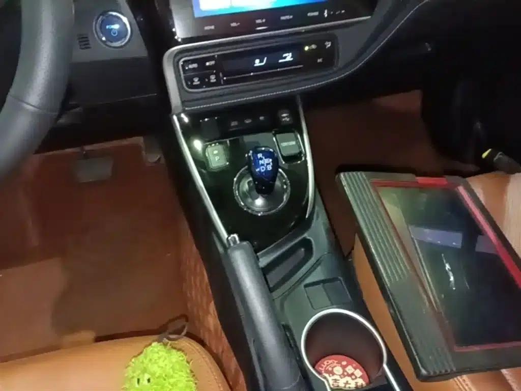 Levin Hybrid E+ 2019 1.8PH GS E-CVT Elite Sunroof Edition — миниатюра 14