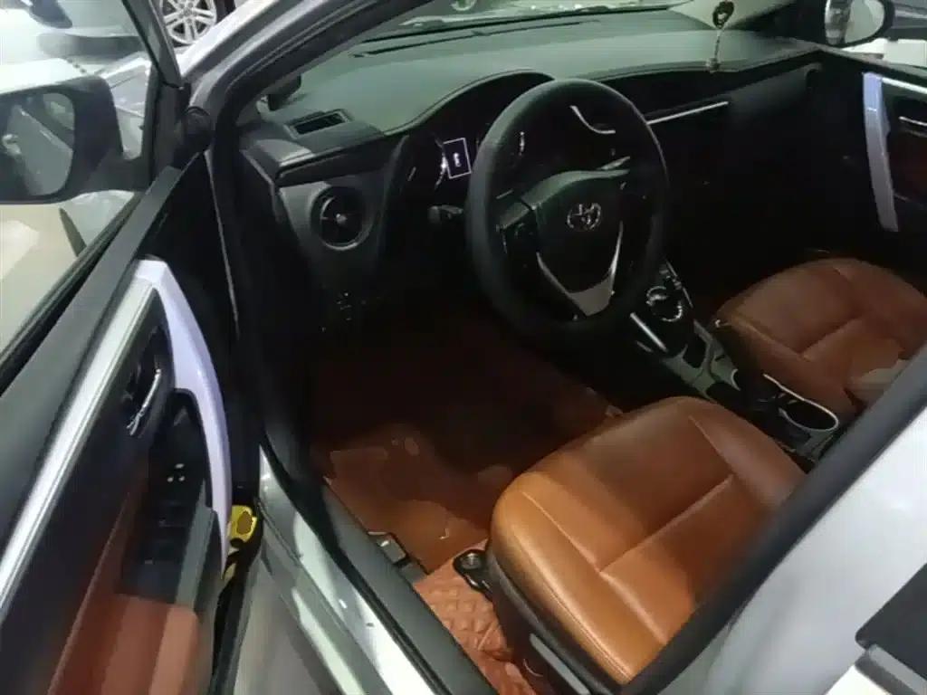 Levin Hybrid E+ 2019 1.8PH GS E-CVT Elite Sunroof Edition — миниатюра 16