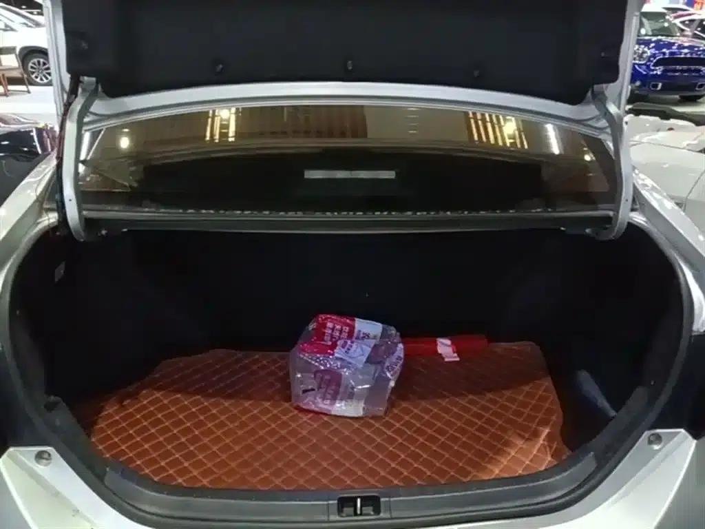 Levin Hybrid E+ 2019 1.8PH GS E-CVT Elite Sunroof Edition — миниатюра 19