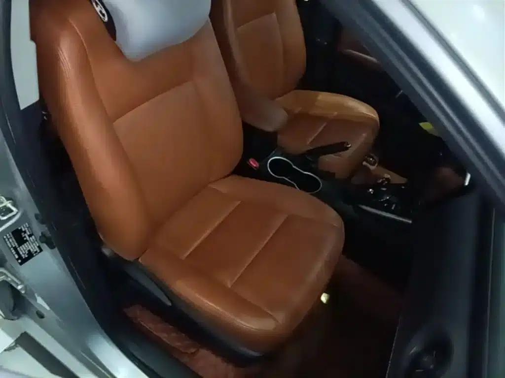 Levin Hybrid E+ 2019 1.8PH GS E-CVT Elite Sunroof Edition — миниатюра 25