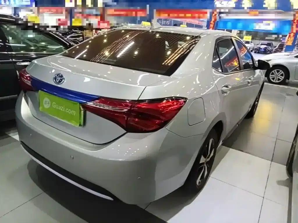 Levin Hybrid E+ 2019 1.8PH GS E-CVT Elite Sunroof Edition — миниатюра 7