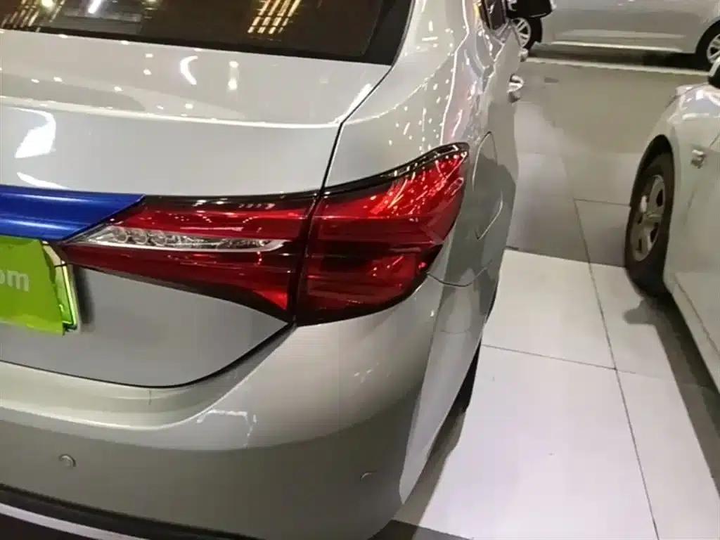 Levin Hybrid E+ 2019 1.8PH GS E-CVT Elite Sunroof Edition — миниатюра 8