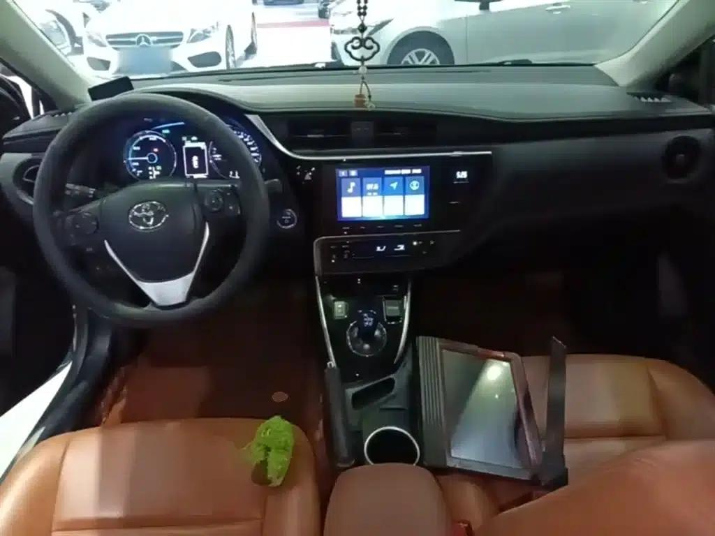 Levin Hybrid E+ 2019 1.8PH GS E-CVT Elite Sunroof Edition — миниатюра 10