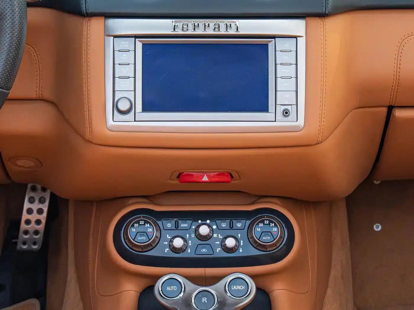 California T 2012 4.3L Standard Model — миниатюра 16