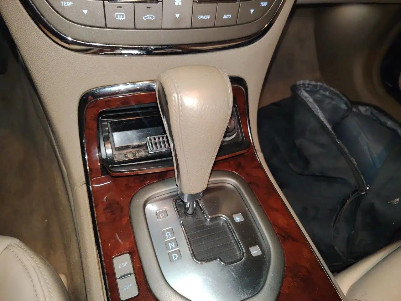 Buick Park Avenue 2011 Bao'ao Forum Commemorative Edition — миниатюра 15