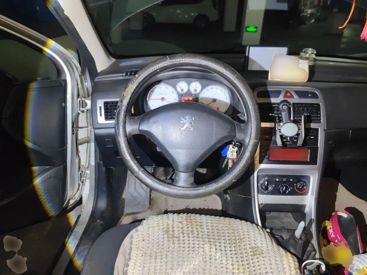 Peugeot 307 2010 Sedan 1.6L Manual Comfort Edition — миниатюра 11