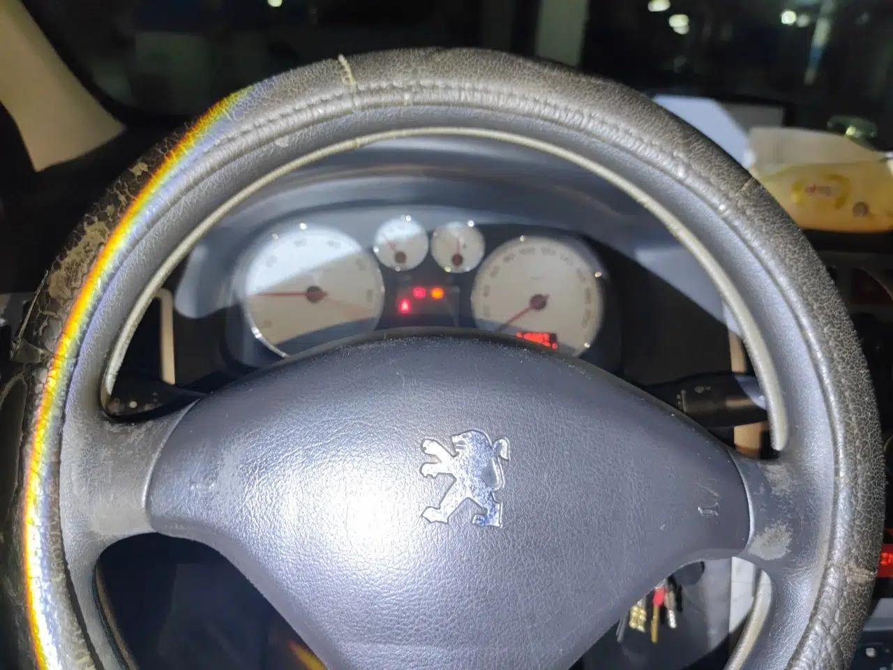 Peugeot 307 2010 Sedan 1.6L Manual Comfort Edition — миниатюра 12