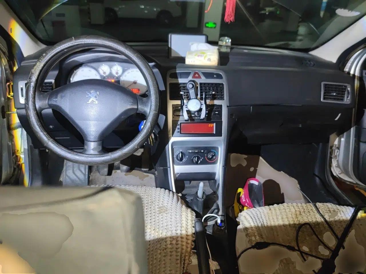Peugeot 307 2010 Sedan 1.6L Manual Comfort Edition — миниатюра 10