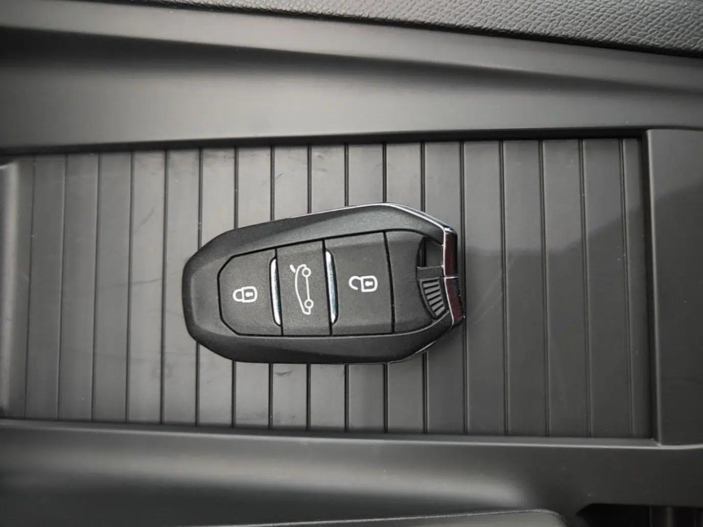 Peugeot 408X 2023 Charm Version — миниатюра 12