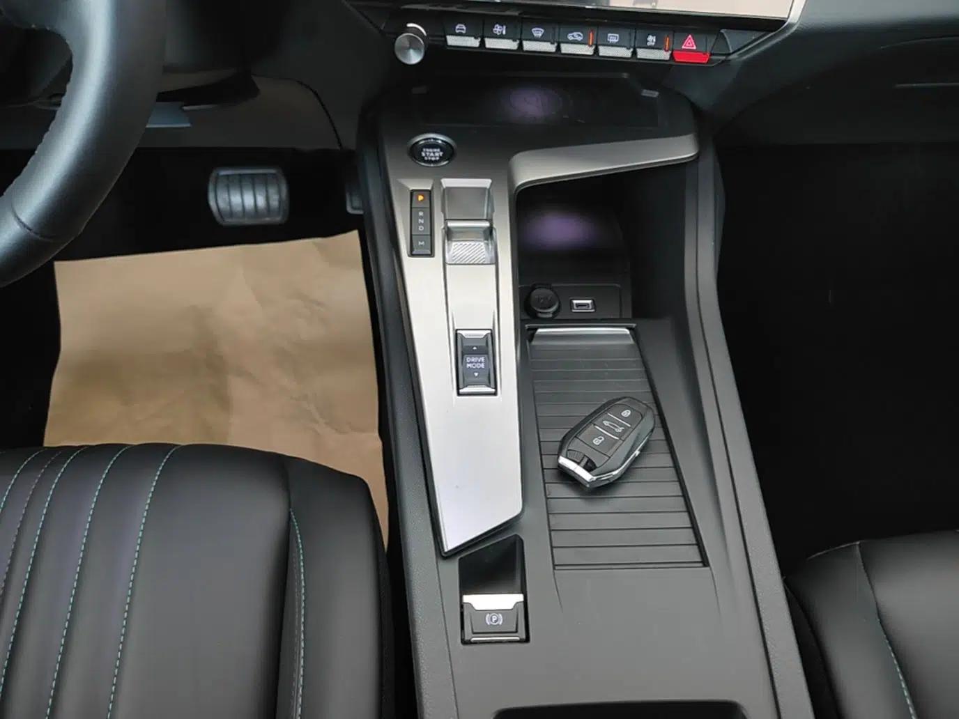 Peugeot 408X 2023 Charm Version — миниатюра 17