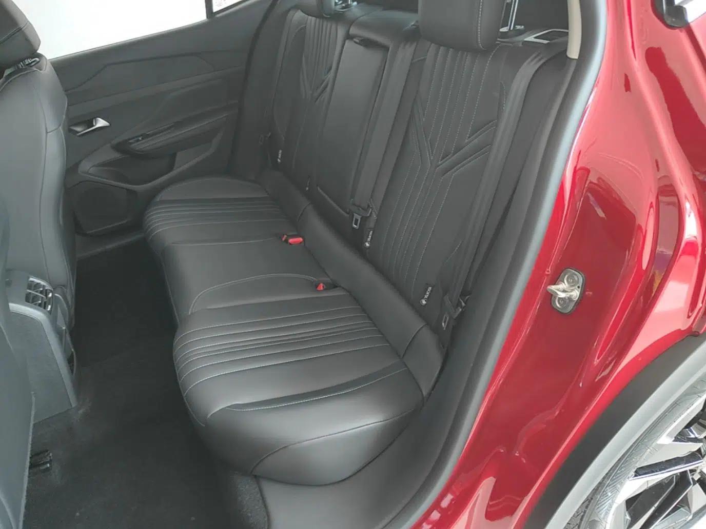 Peugeot 408X 2023 Charm Version — миниатюра 20