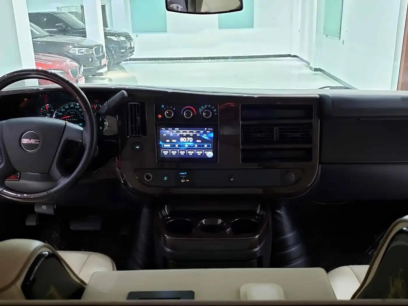 2014 SAVANA 6.0L Long Wheelbase Leader Edition — миниатюра 18